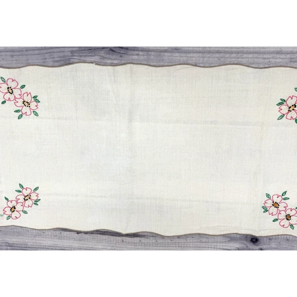 VINTAGE EMBROIDERED TABLE RUNNER / SCARF 36